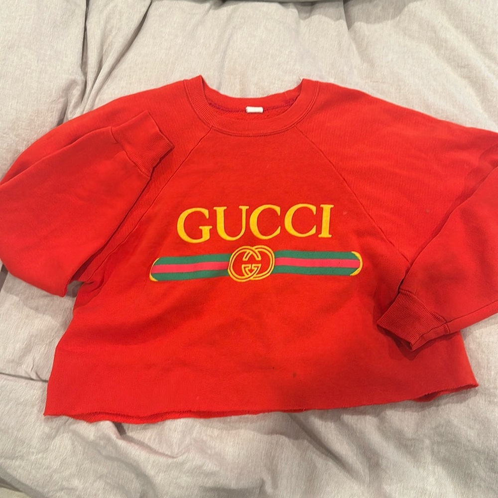 Vintage - Pre loved Cropped Sweatshirt with Gucci print 
Replica Sweater